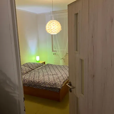3 Big 64m2 Just For You, Night View Apartment *