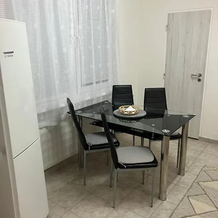 3 Big 64m2 Just For You, Night View Apartment Neutra